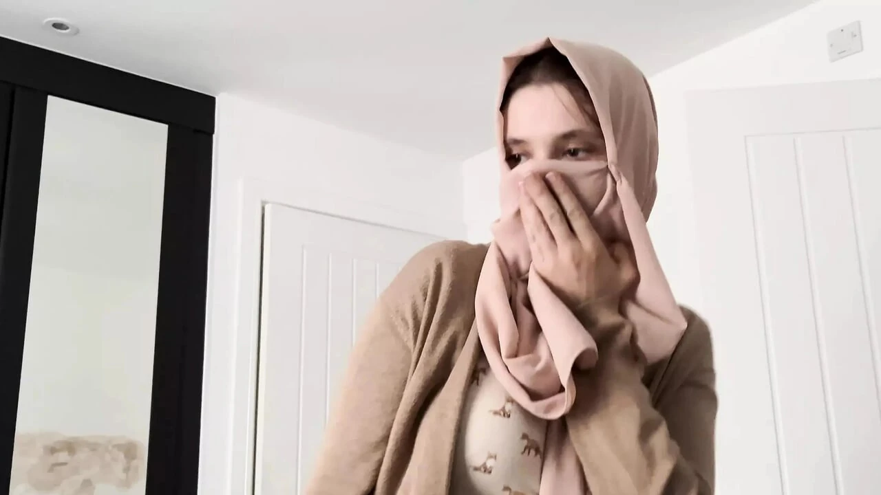 Arab Step Mom Helps Son With Broken Arms